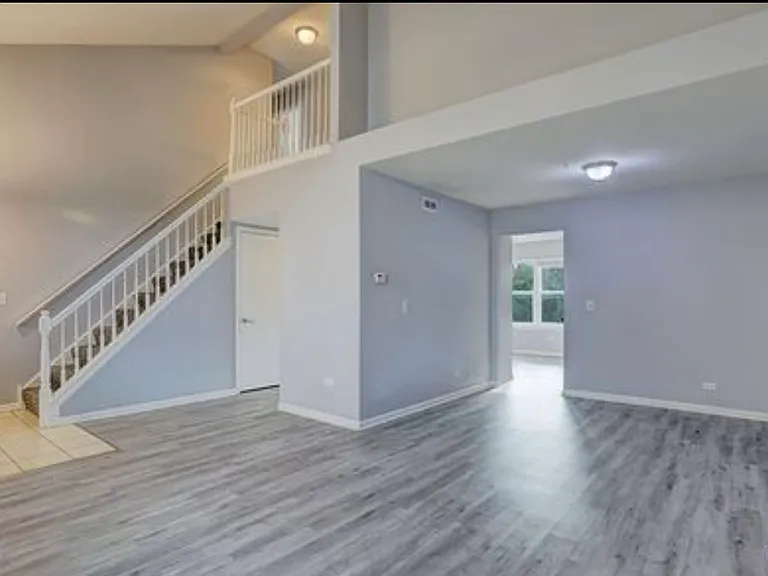 486 Buckingham Dr — Photo 2
