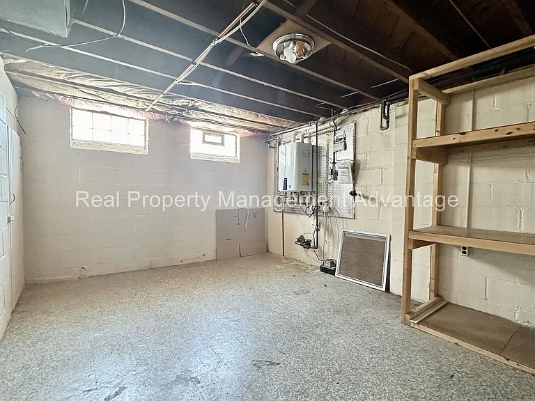 1596 Albany St — Photo 19
