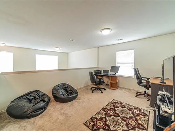 906 Penny Royal Ct, Arlington, TX 76002