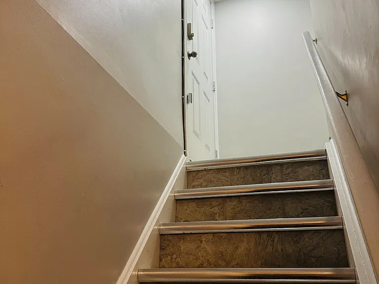 15 Saintsbury Sq #BASEMENT — Photo 7