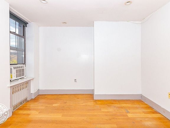 5th image of 233 Jefferson St #4S