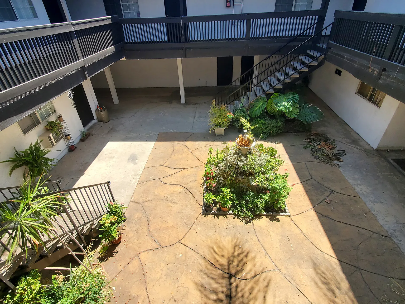 2 bed, 890 sqft, $2,195 — Photo 1