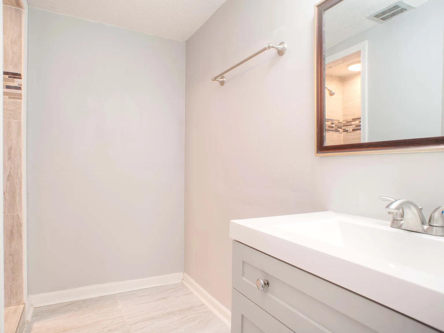 3 bed, 1800 sqft, $1,500 — Photo 2