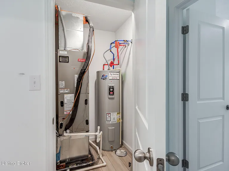 17010 Meander Way — Photo 40