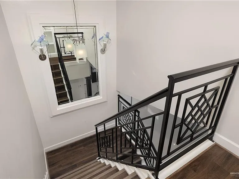 110 E Shasta Ave — Photo 11