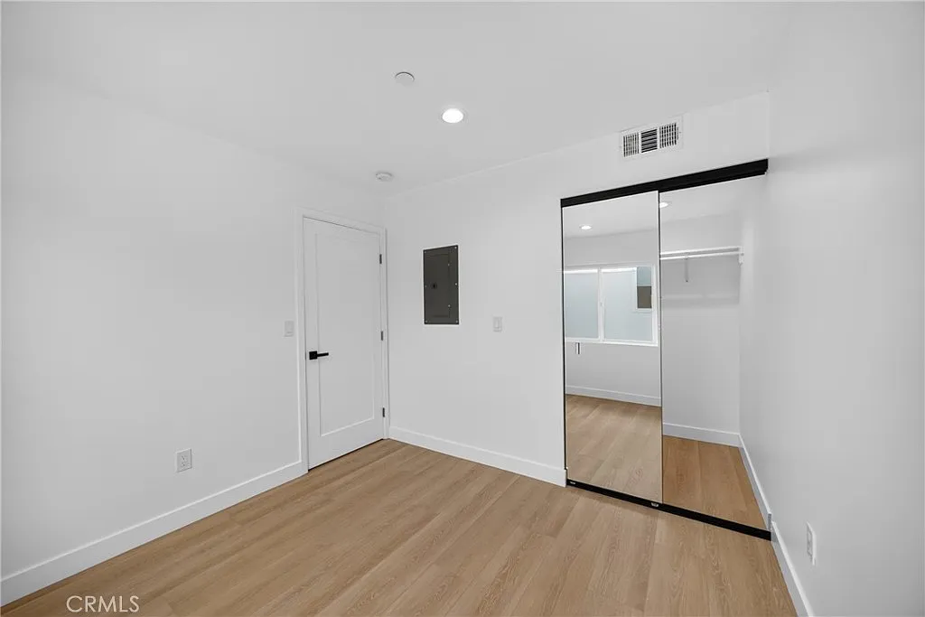 3 bed, 1100 sqft, $3,700 — Photo 4