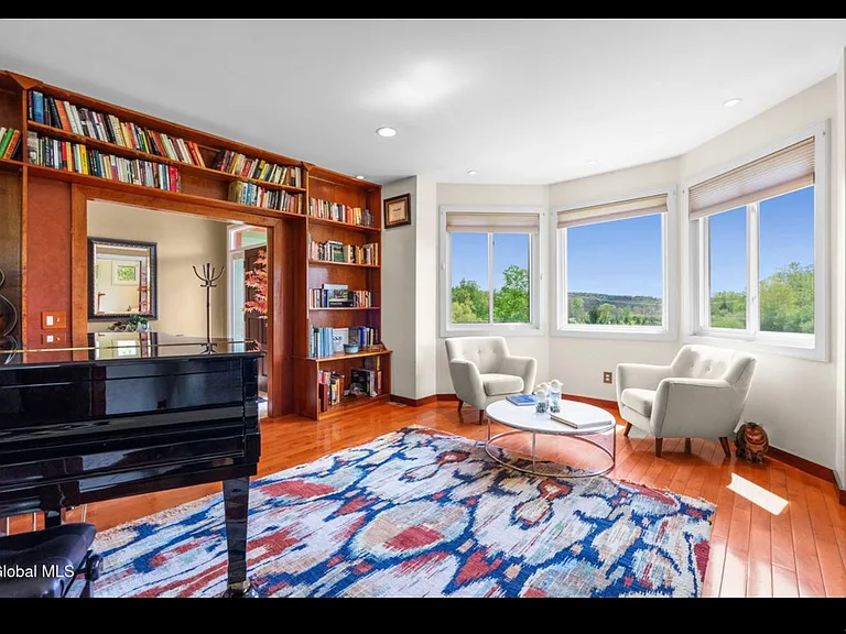 8 Fox Glove Ct — Photo 10