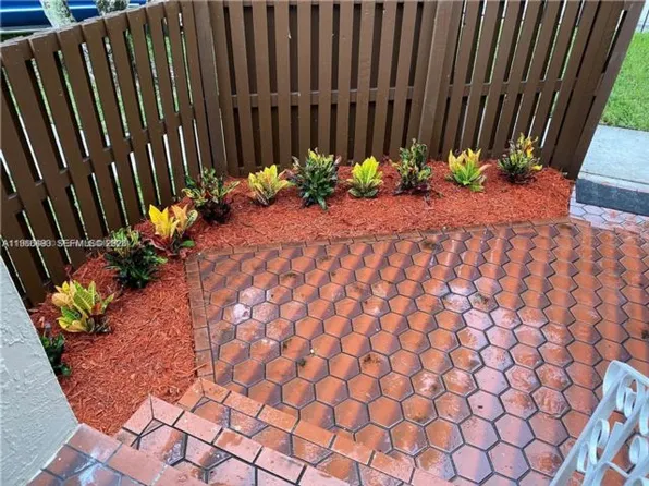 10221 Fontainebleau Blvd APT 203, Miami, FL 33172