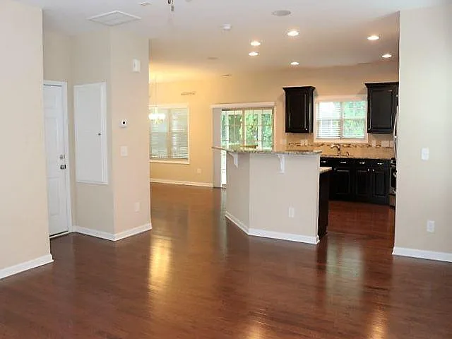 717 Minerva Dale Dr — Photo 6