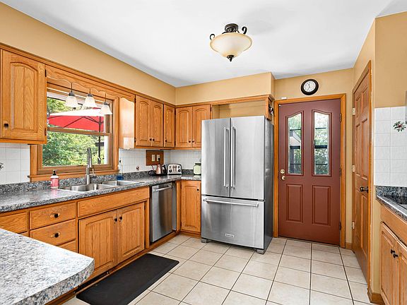 5th image of 4510 Woodland Ave