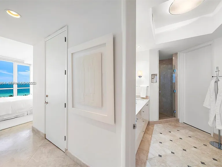 100 S Pointe Dr #1009 — Photo 22