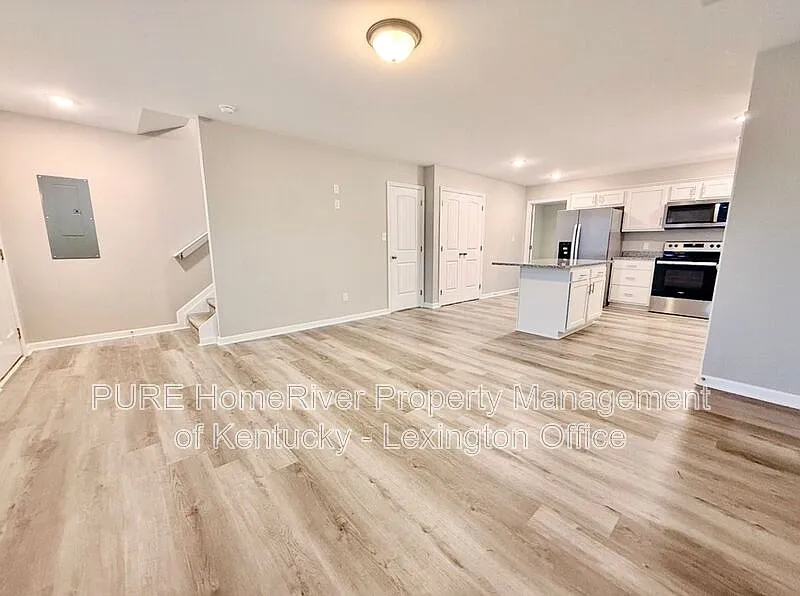 3 bed, 2.0 bath, 1600 sqft, $1,495 — Photo 4
