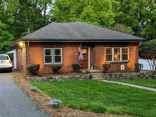 1334 7th St NW, Hickory, NC 28601