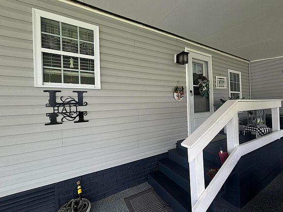 4th image of 1529 SW 35th Circle
