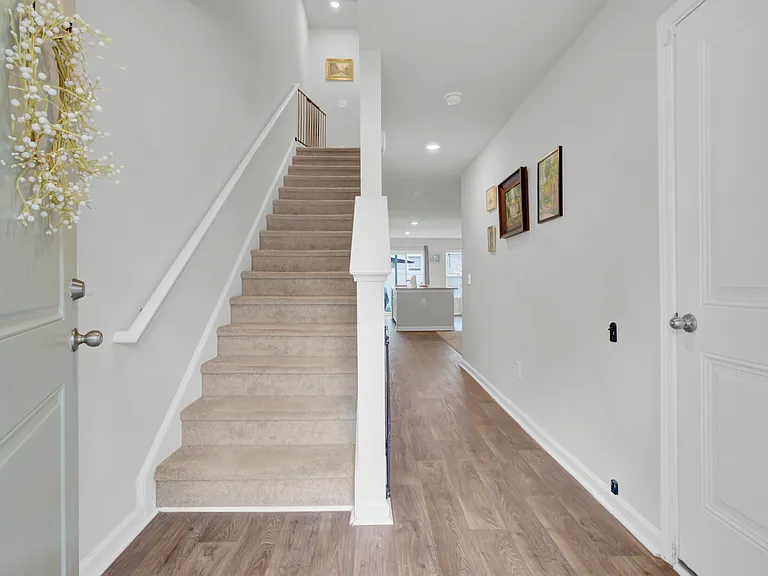 102 Rosefield Ct — Photo 6