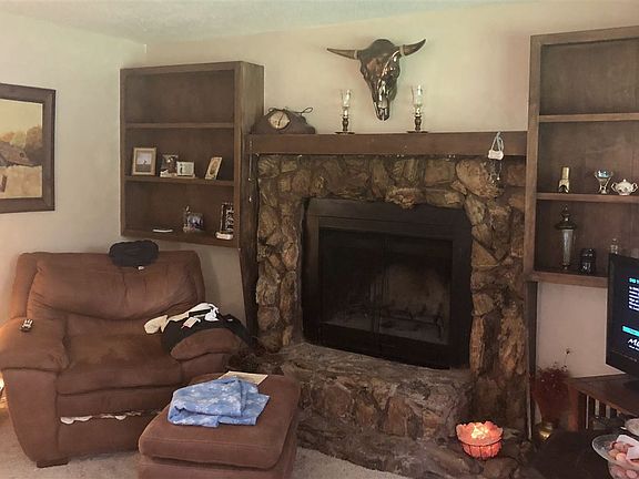 2nd image of 406 Eaton Dr