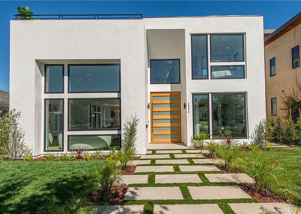 1st image of 10824 Pickford Way