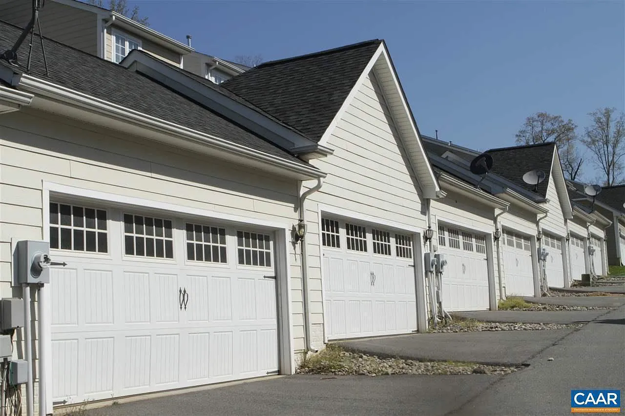 905 Bing Ln — Photo 2