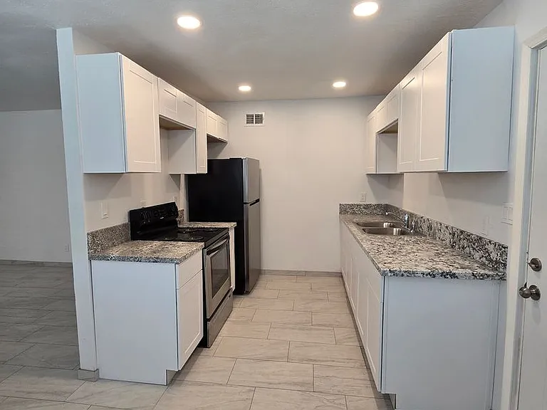 511 N Iroquois Ave — Photo 25