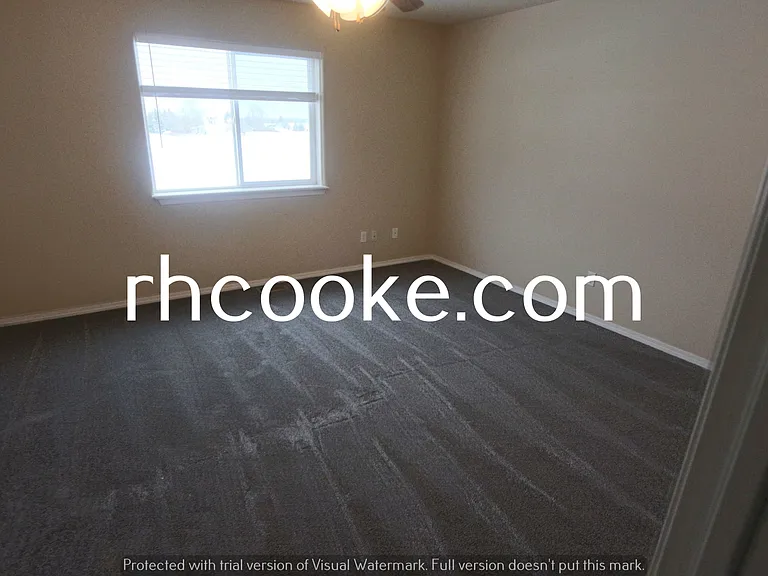 9204 N Oak St — Photo 6