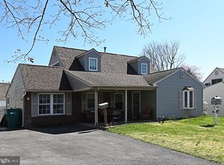 127 Hedge Rd, Levittown, PA 19056