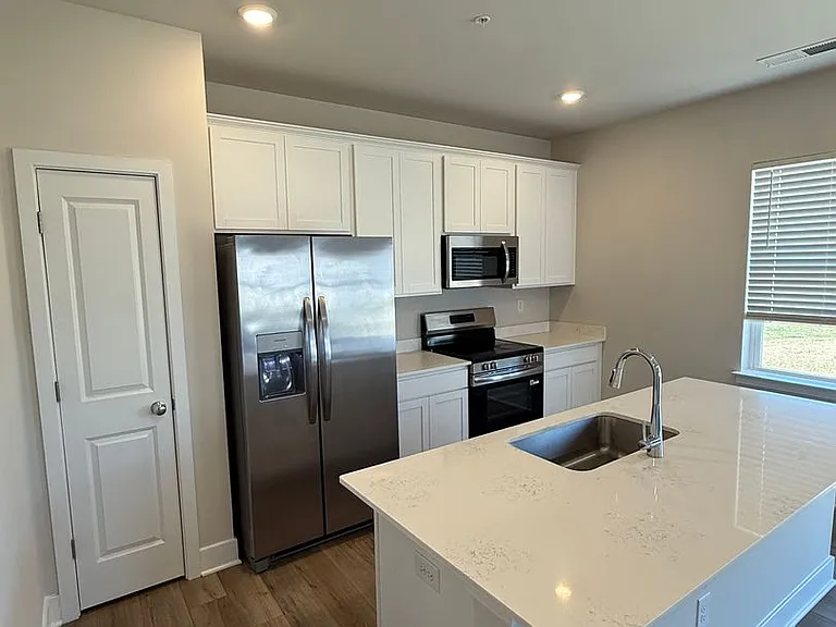 1670 Lake Placid Dr — Photo 5