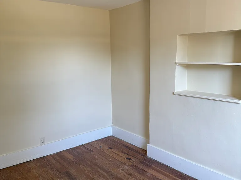 33 Holland Ave — Photo 11