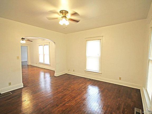 2nd image of 424 W Prescott Ave
