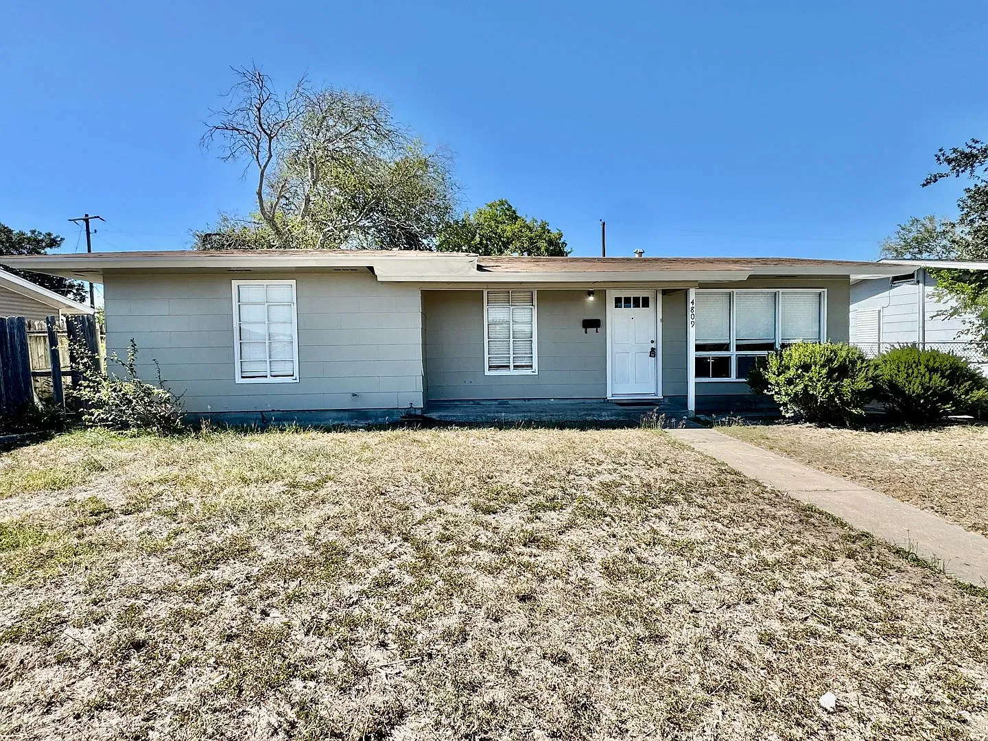 Charming 3-Bedroom Home with Large Backyard & Detached 2-Car Garage — Photo 1