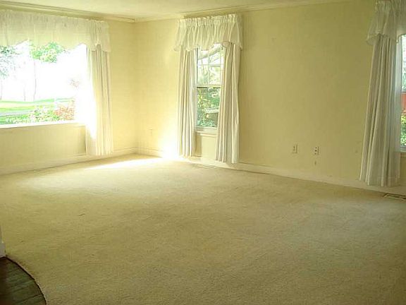 5th image of 3711 Lochiel Ave