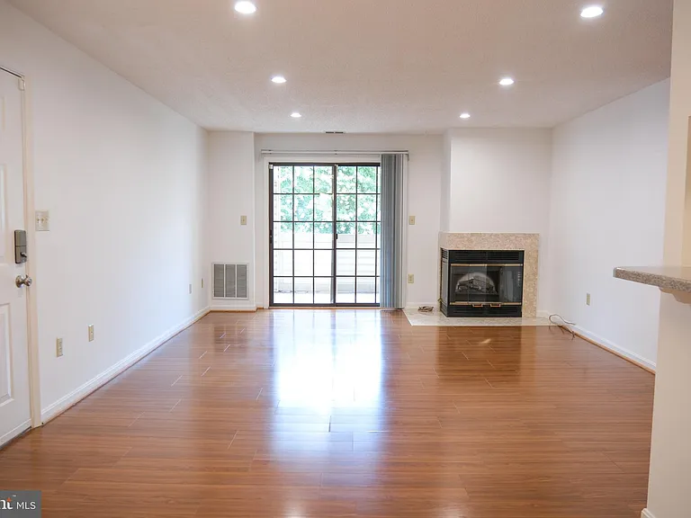 6941 Mary Caroline Cir #H — Photo 4