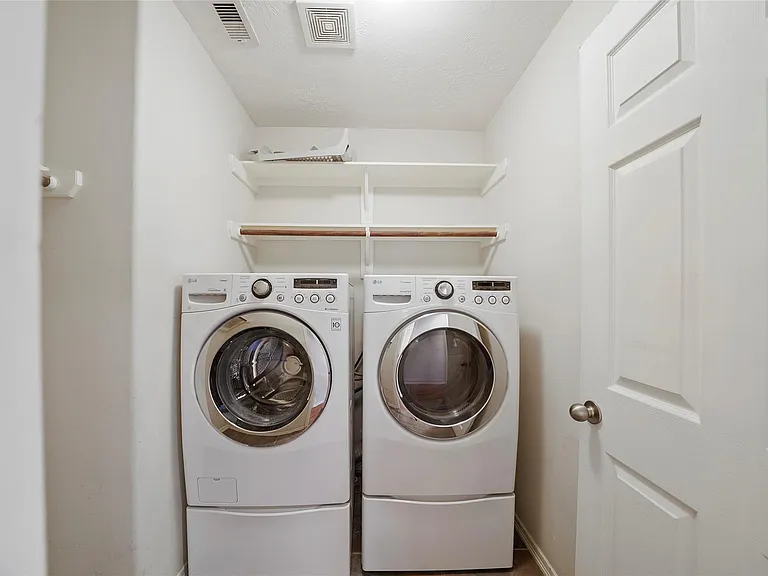 5830 Petty St — Photo 15