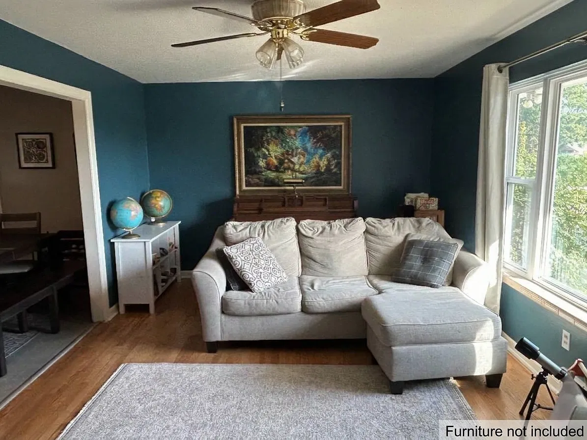 3 bed, 1.5 bath, 1212 sqft, $1,465 — Photo 2