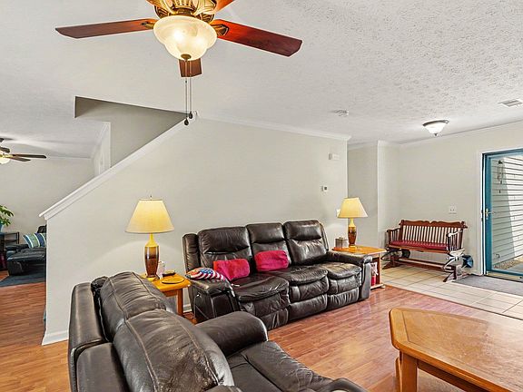 3rd image of 2033 Chadbury Ln.