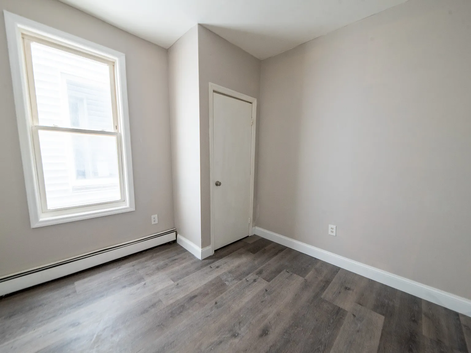 3 bed, $2,050 — Photo 4