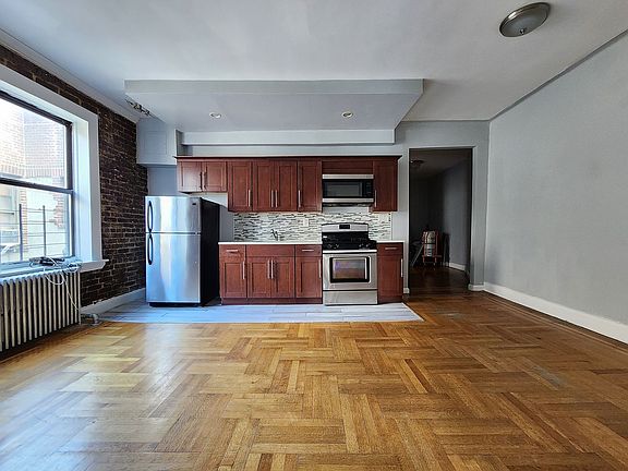 2nd image of 31 W Mosholu Pkwy N APT 6D