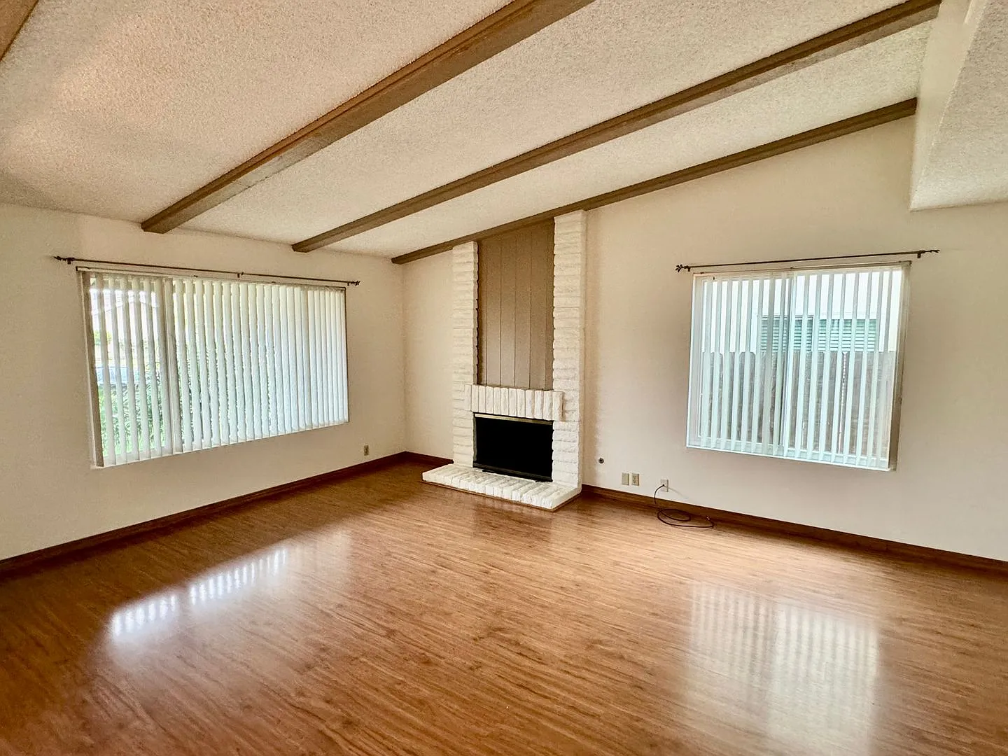 Spacious Single Story Upgraded Home — Photo 2