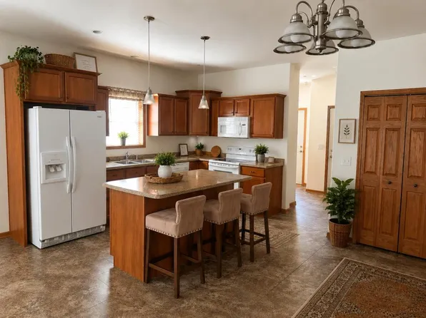 615 S Cherry Ln, Holmen, WI 54636