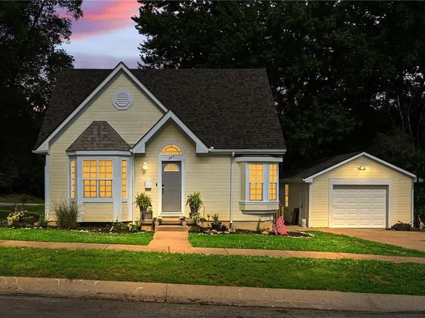 204 S Armstrong St, Pleasant Hill, MO 64080