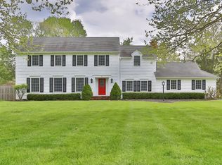 3 Sherwood Ln, Colts Neck, NJ 07722