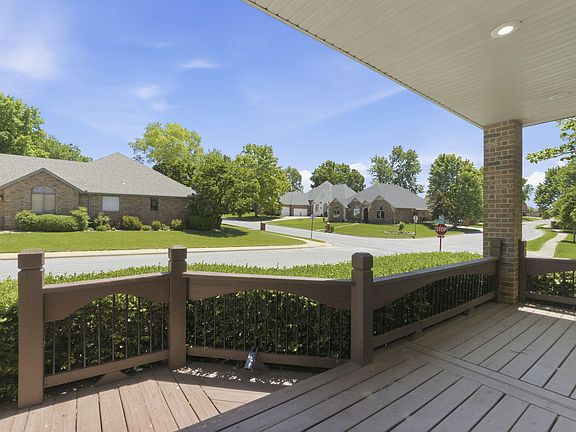 5th image of 903 E Gaslight Drive
