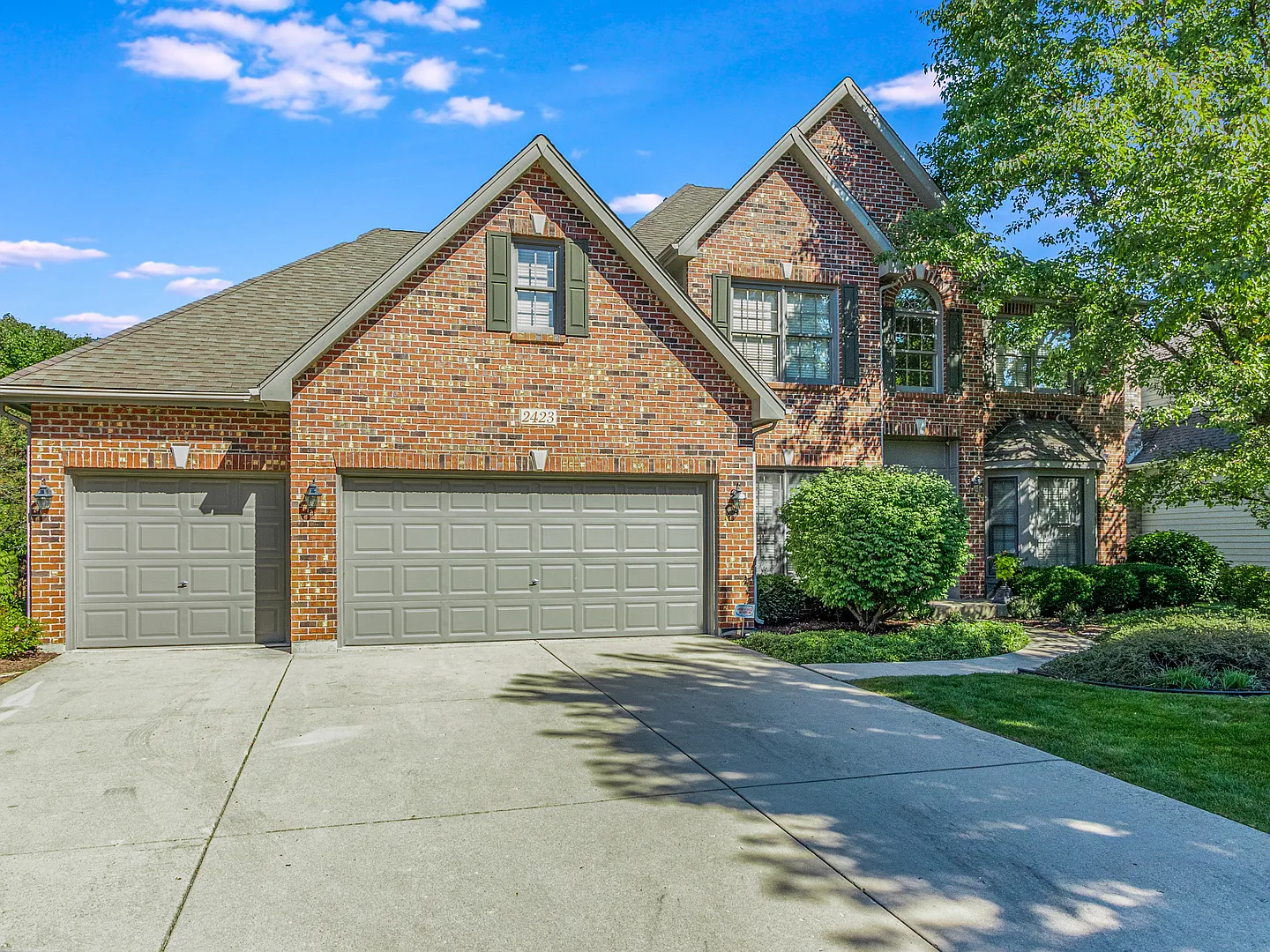 2423 Hillsboro Ln photo 1