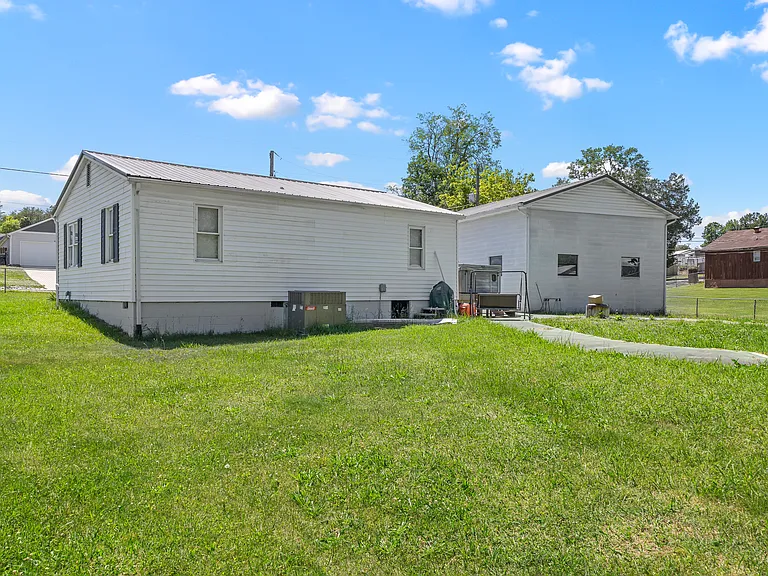 131 Eleanor Davis Dr — Photo 11
