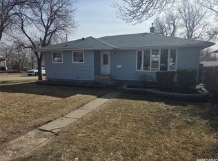 1902 1st St, Estevan, SK S4A0J1