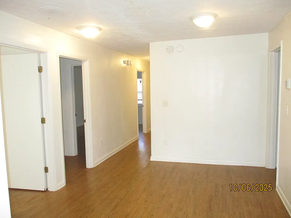 417 S Magnolia Apt A - Photo 2_10062025