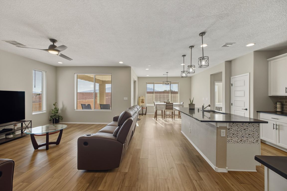 next background image