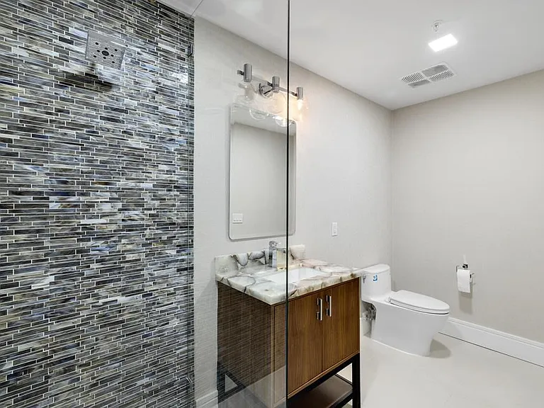 1281 E Main St #3 — Photo 10