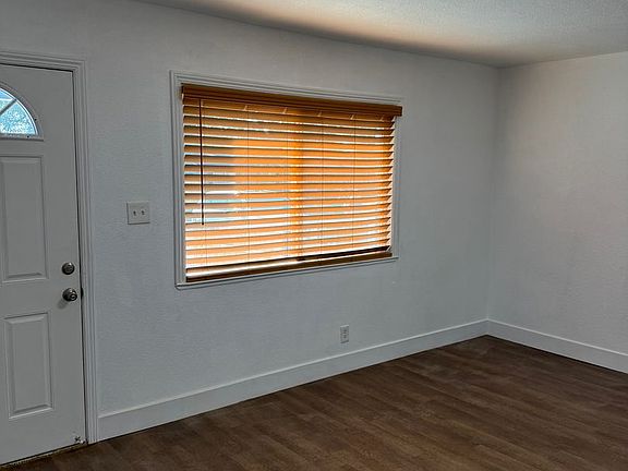 4th image of 3000 & 3002 West St #3000