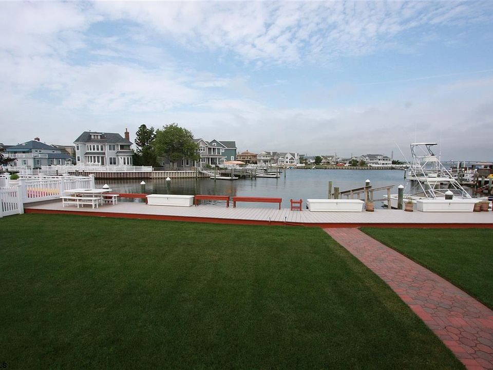 1st image of 260 Bay Shore Dr