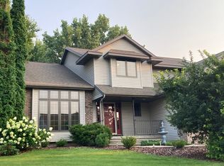 1815 Essex Dr, Sun Prairie, WI 53590